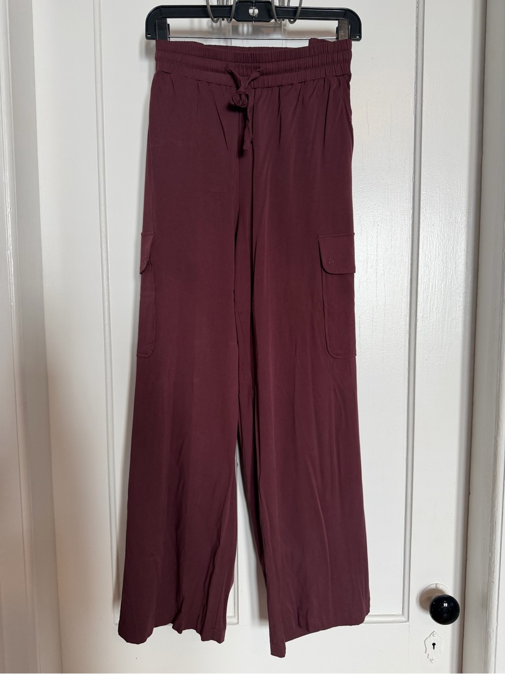 Torrid EUC Size 1 Regular Women's Wide-Leg Cargo Pants in Burgundy - Picture 2 of 5